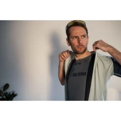 SKINS CYCLE Elite Jersey - Moss/Graphite -Skins skins cycle elite road bike jersey moss graphite 12 1130694